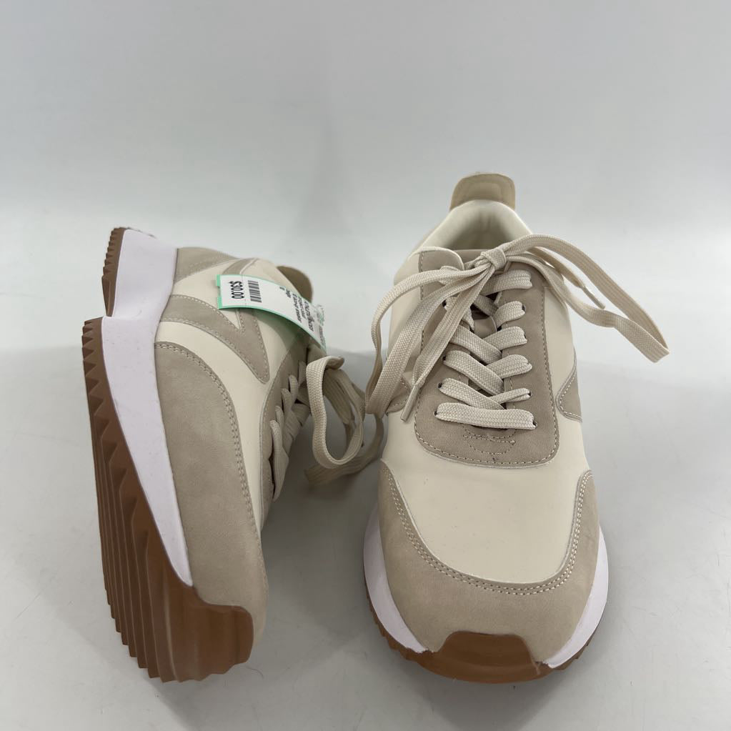 10 lace-up sneaker