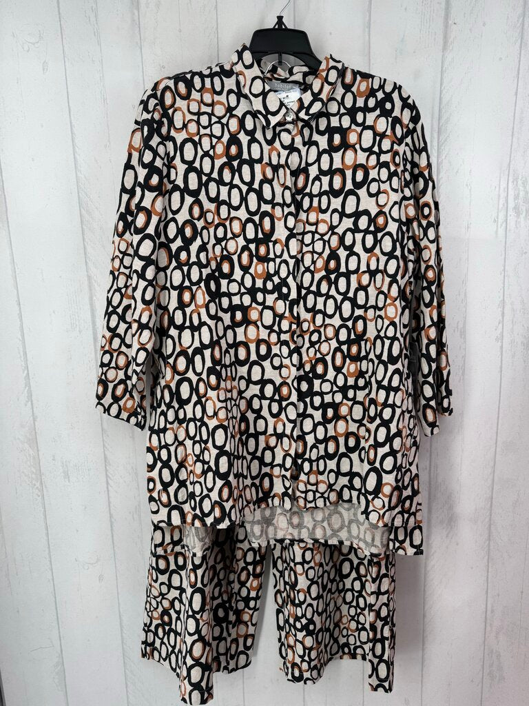 M/L 2pc printed button down top & pull-on pants