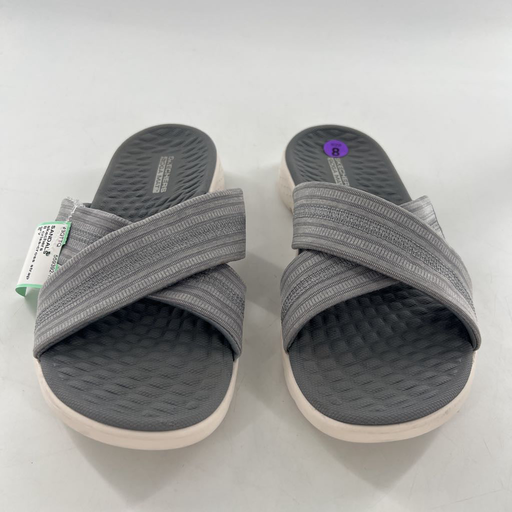8 criss-cross strap sandal
