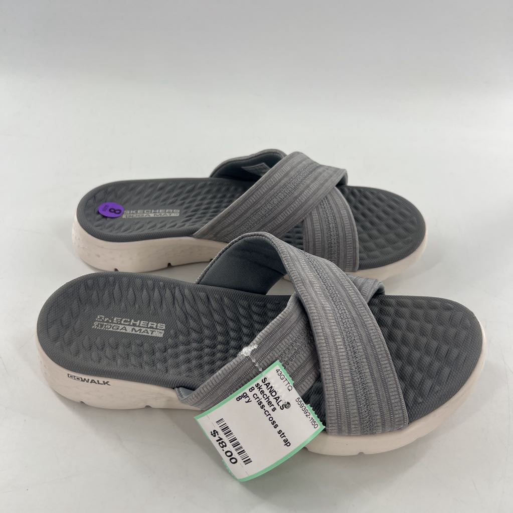 8 criss-cross strap sandal