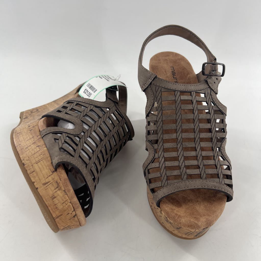 8 perforated wedge heel sandal