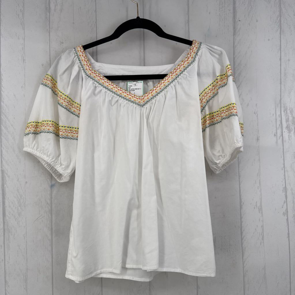 XS embroidered v-neck s/s top