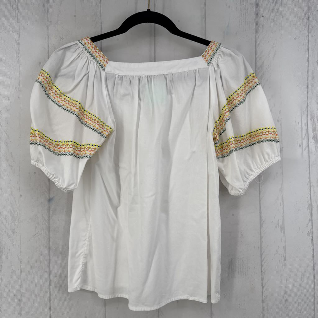XS embroidered v-neck s/s top