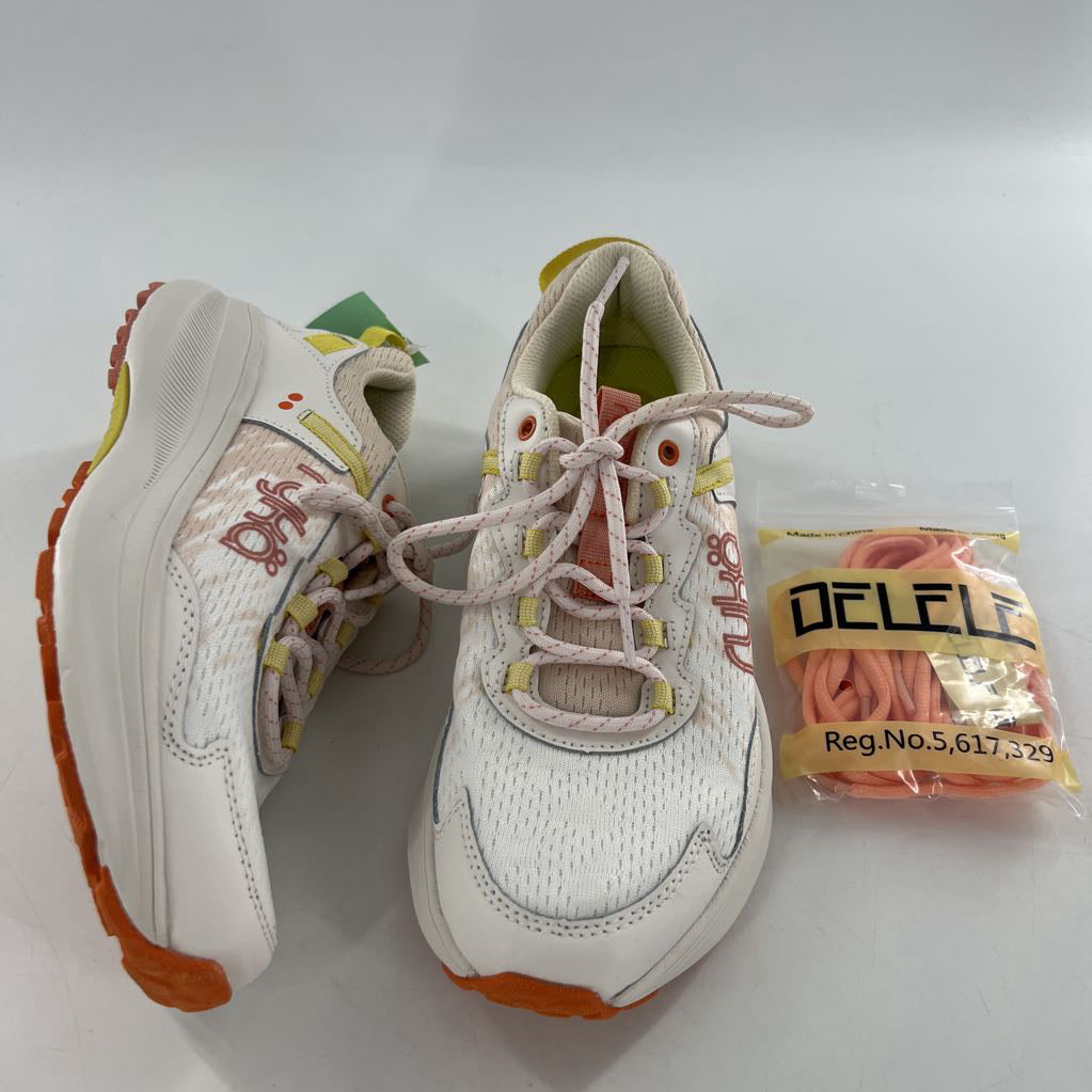 7.5w lace-up sneaker