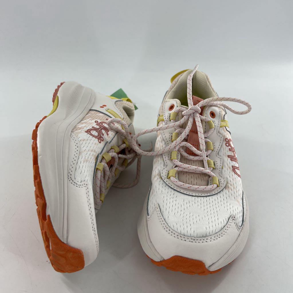 7.5w lace-up sneaker