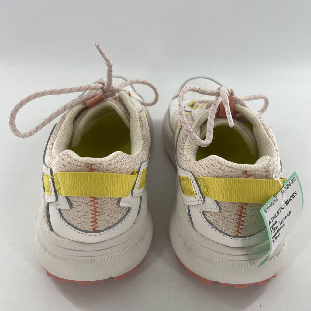 7.5w lace-up sneaker