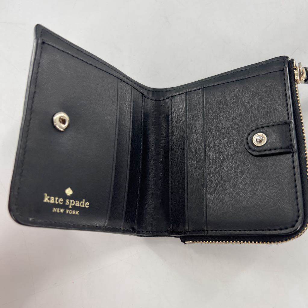 bi-fold zip around wallet