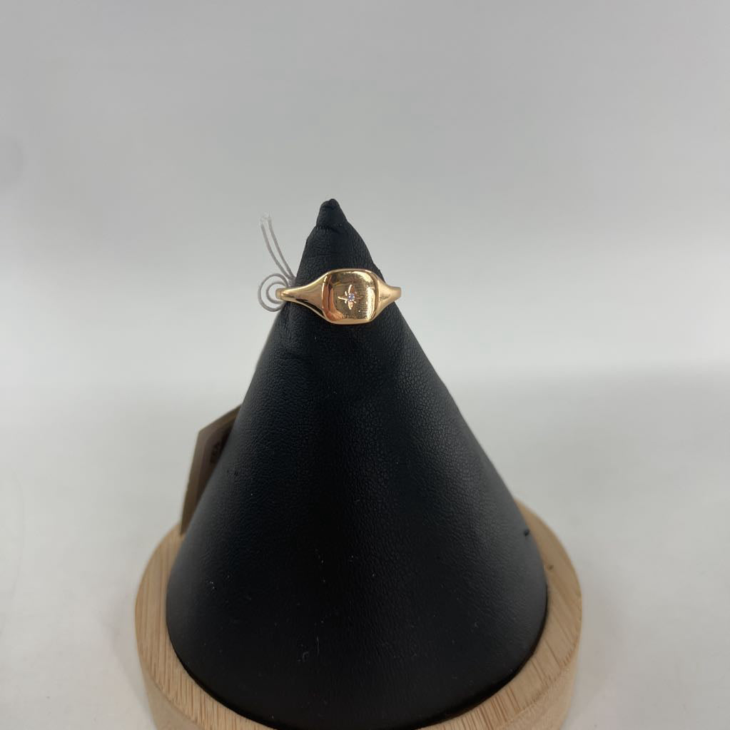 sz 9 gold tone square ring w/ rhinestone