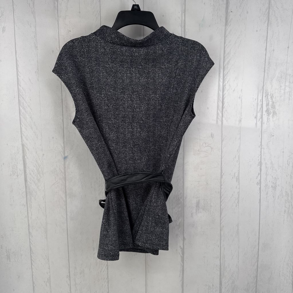 R36 M herringbone print belted slvls top
