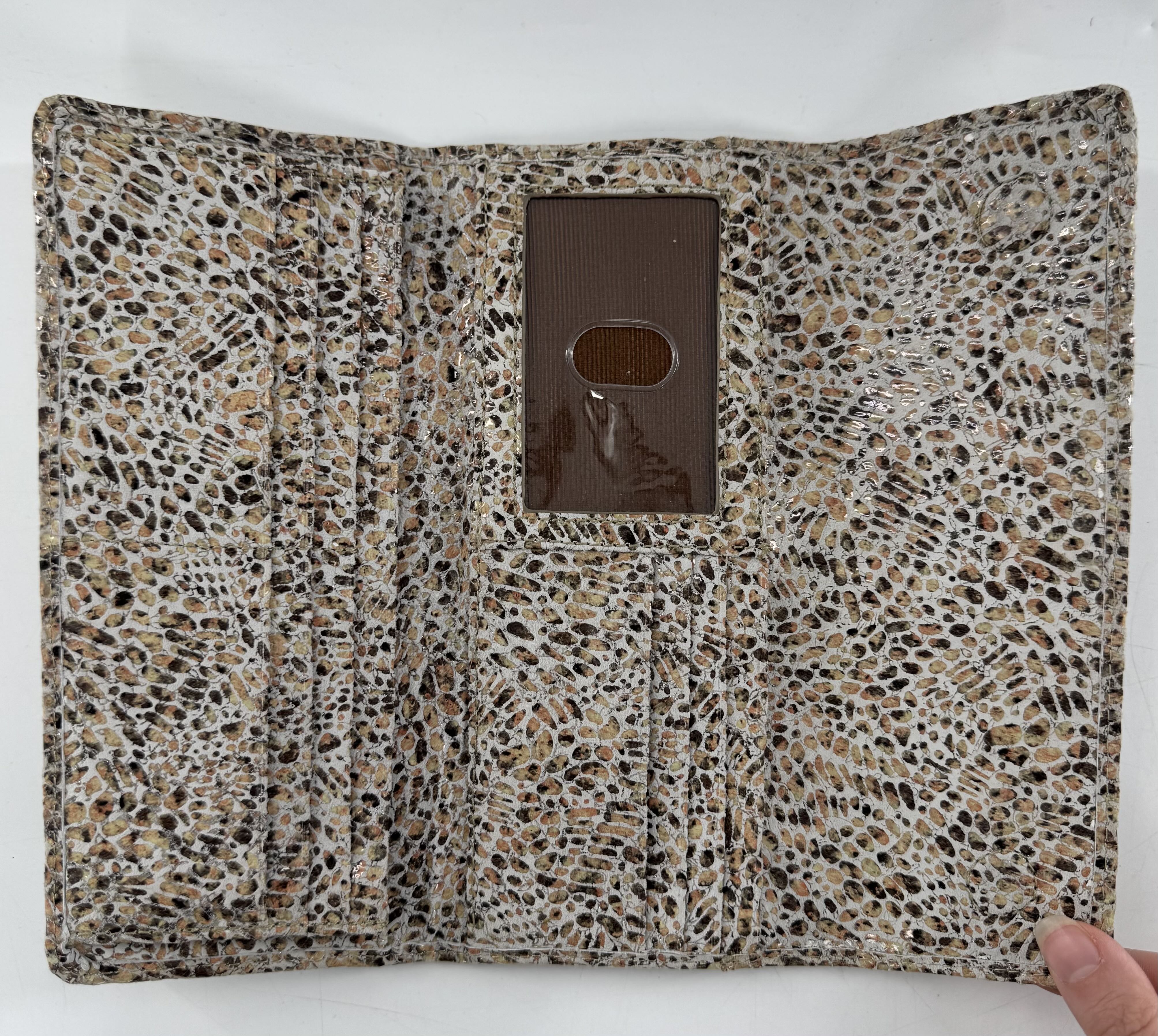 tri-fold wallet