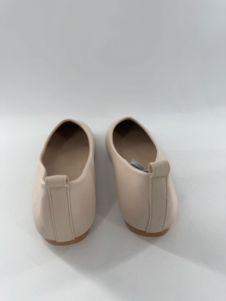 10 square toe flats
