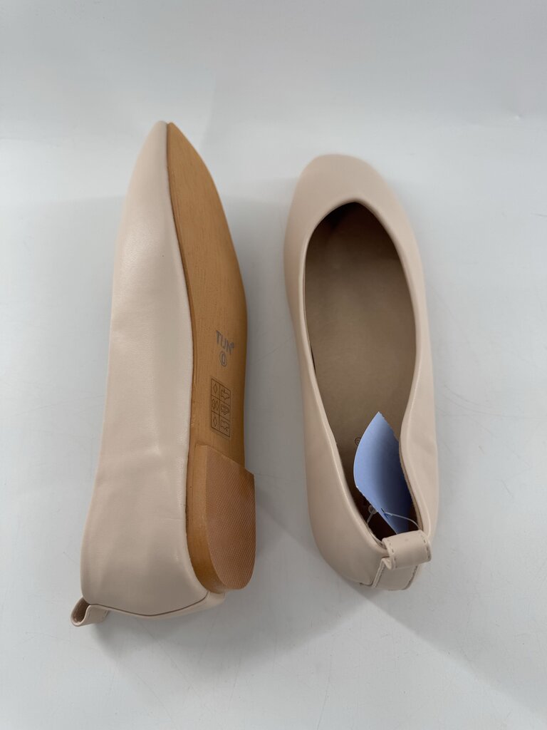 10 square toe flats