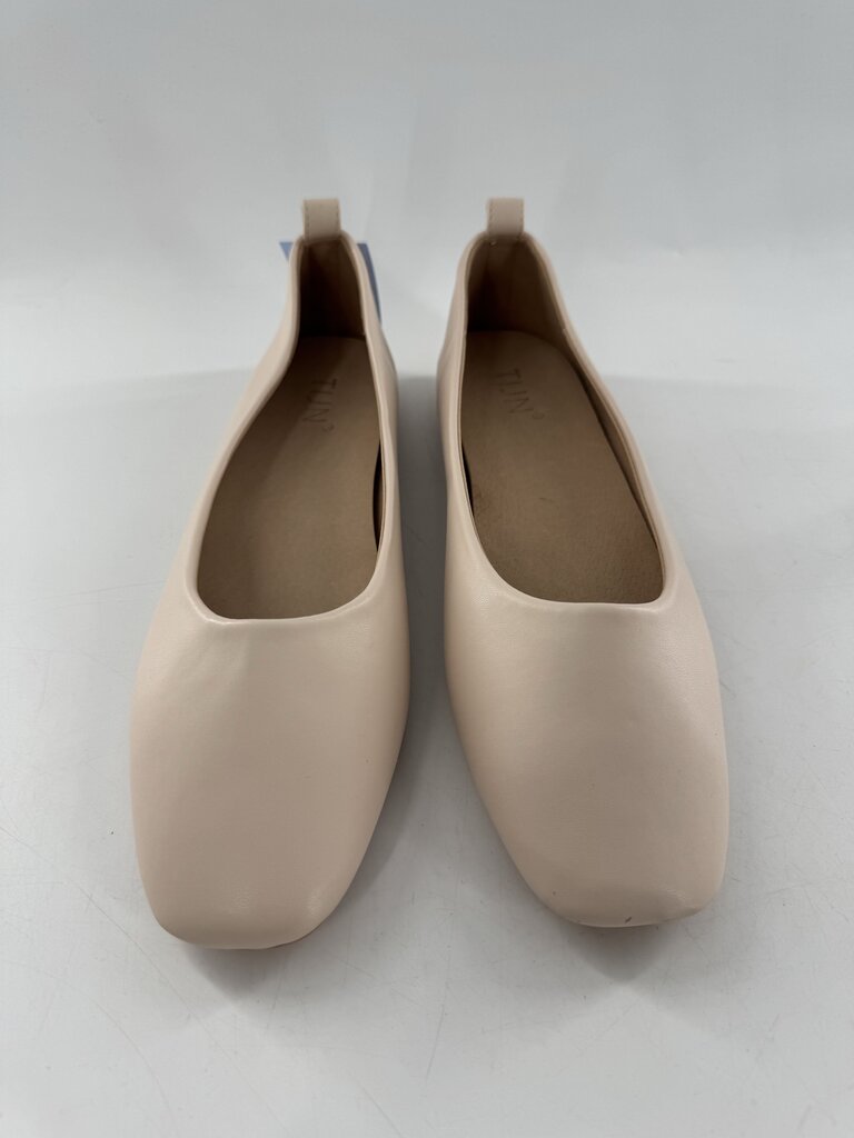 10 square toe flats