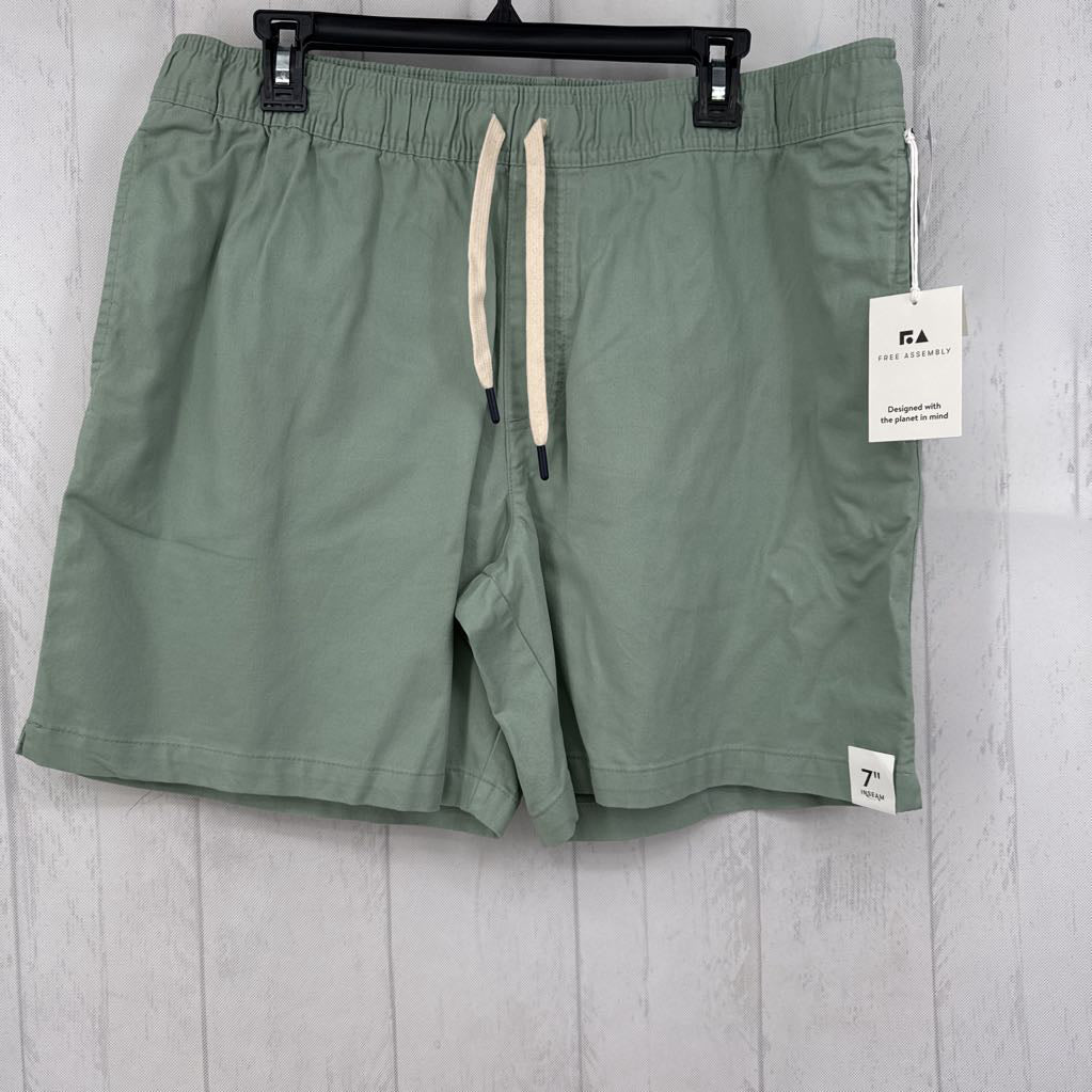 L pull-on twill shorts