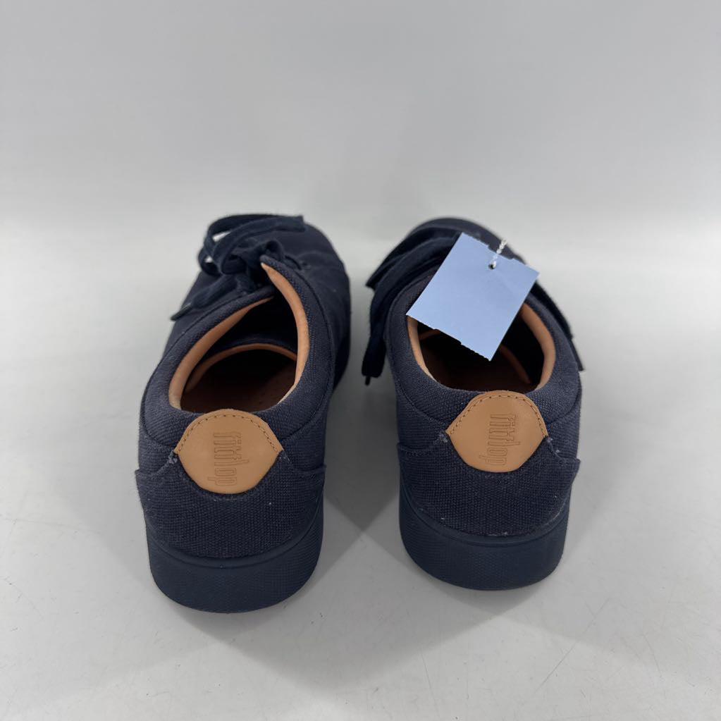 8.5 canvas lace-up sneaker