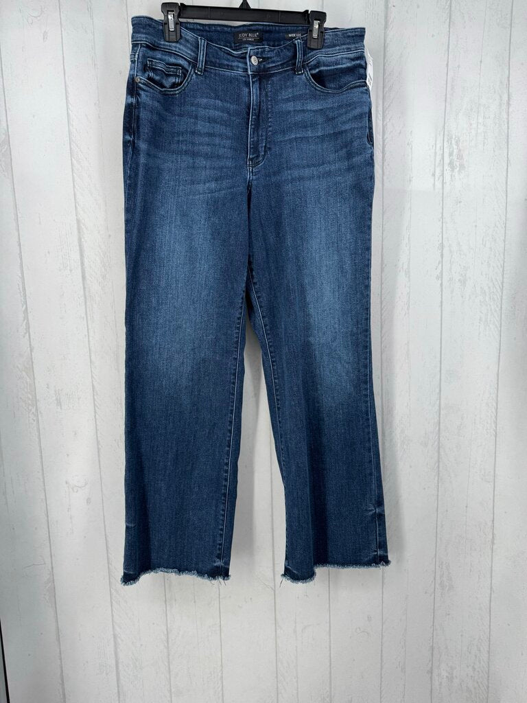 Wide Legged Frayed Hemline Jeans