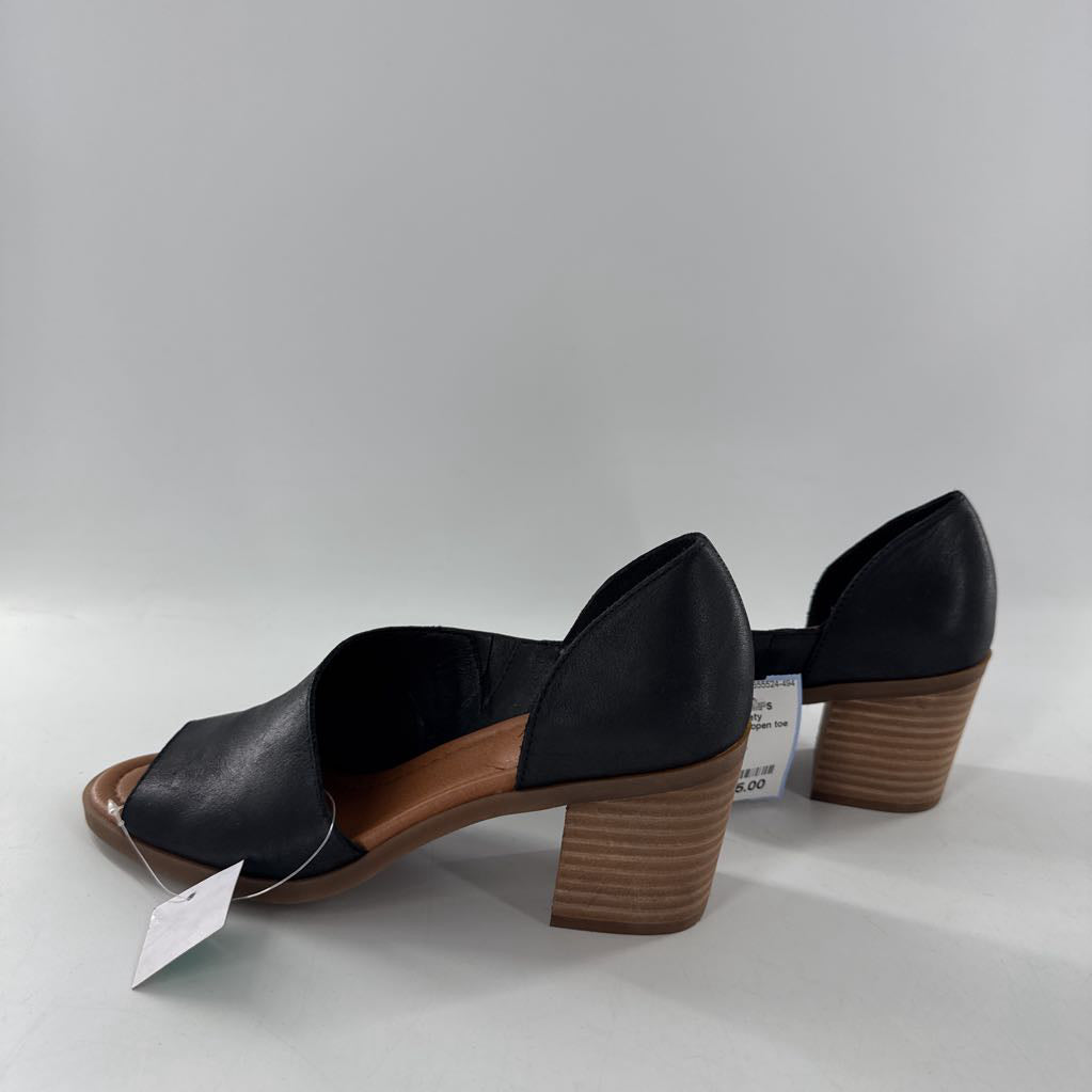 8 leather open toe low heel shoe