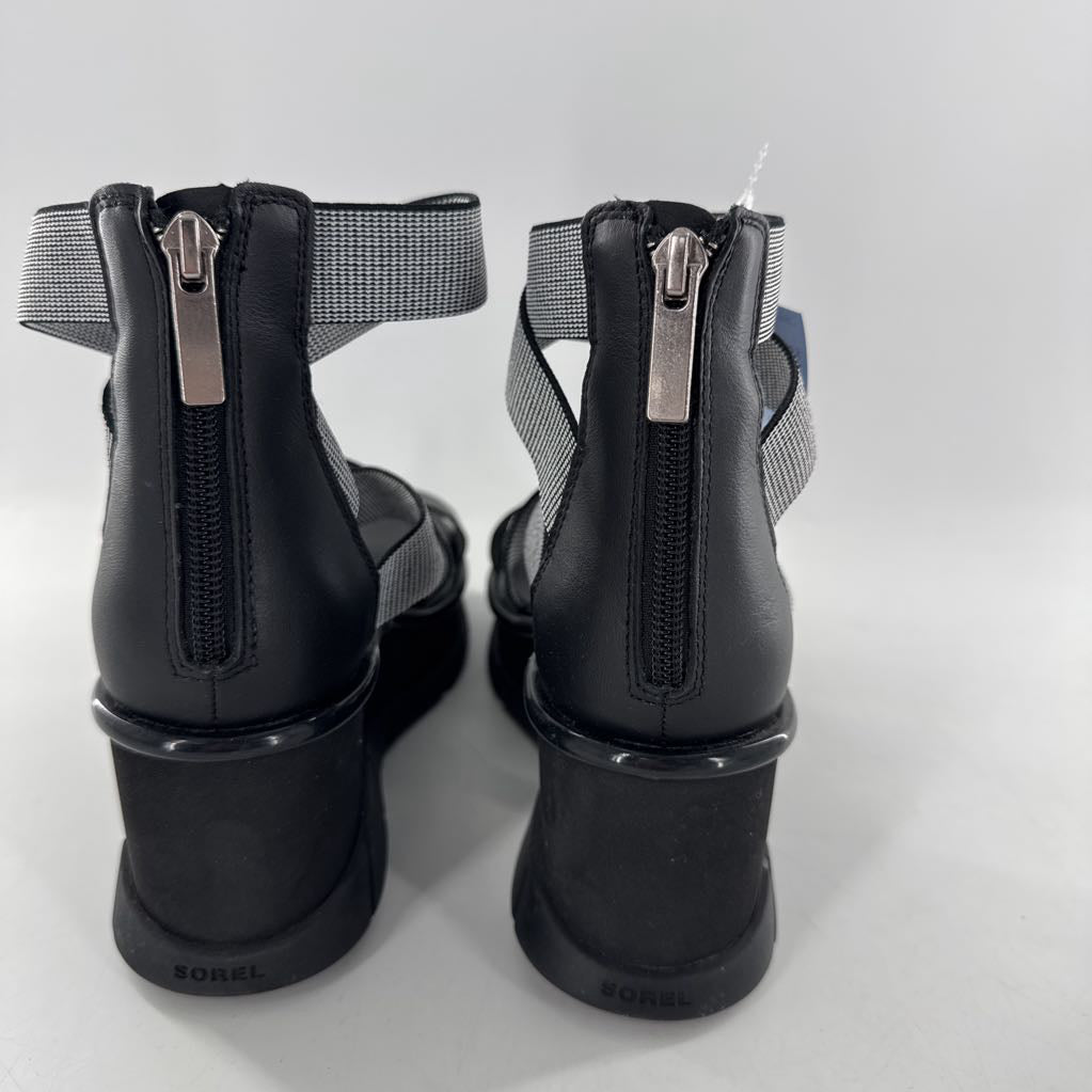 8 criss-cross strappy platform sandal