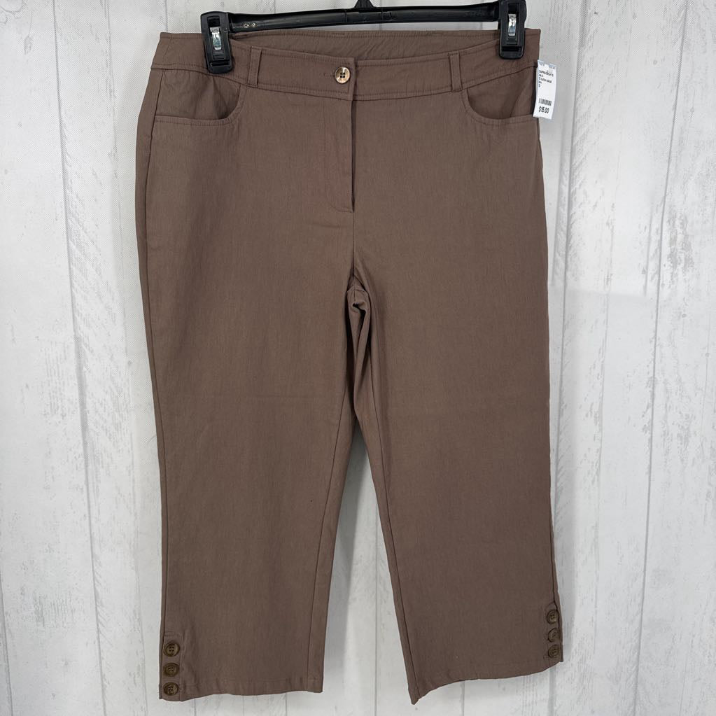 12 button detail capris