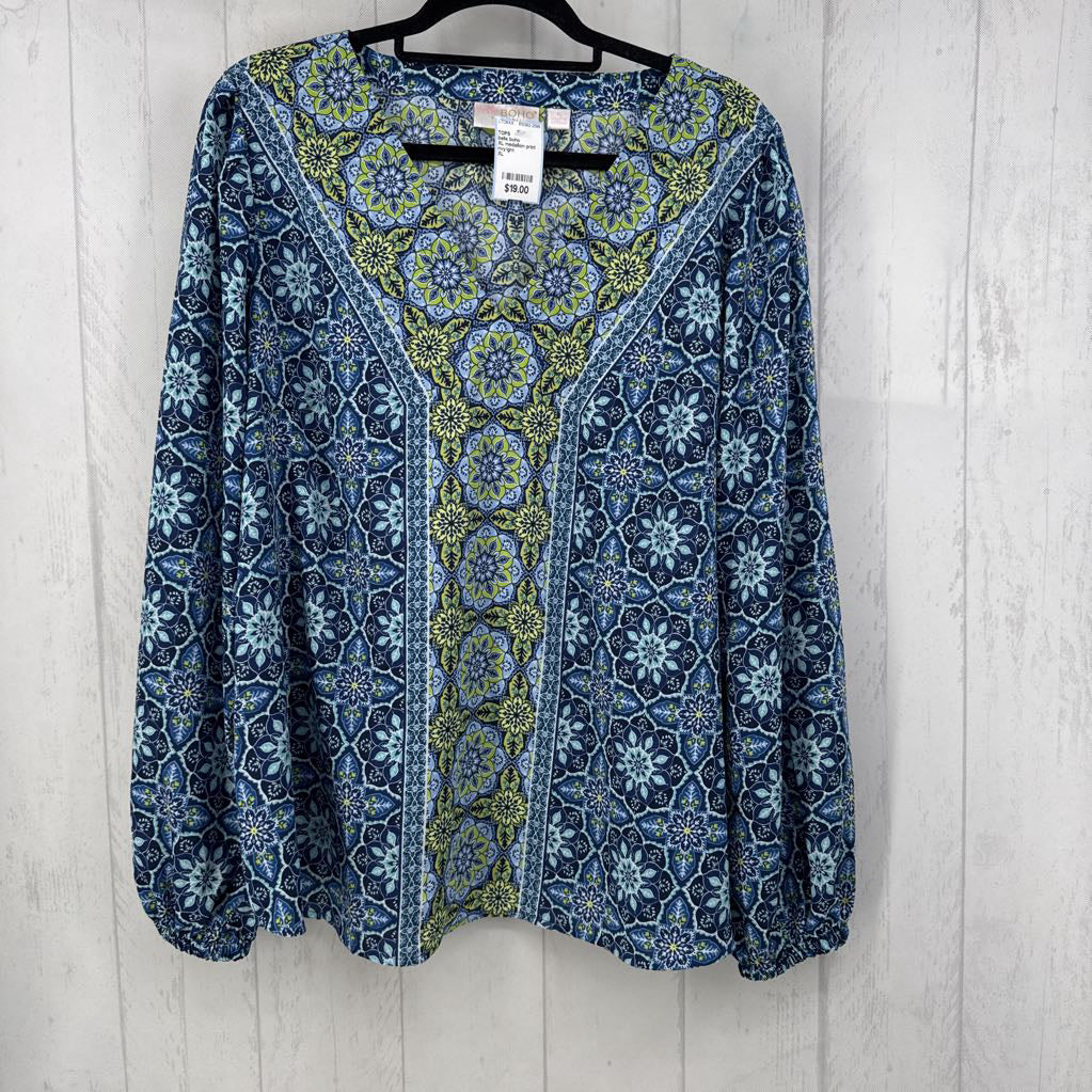 XL medallion print v-neck l/s top