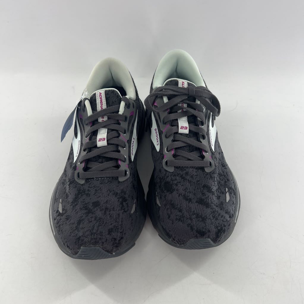 9 lace-up sneaker