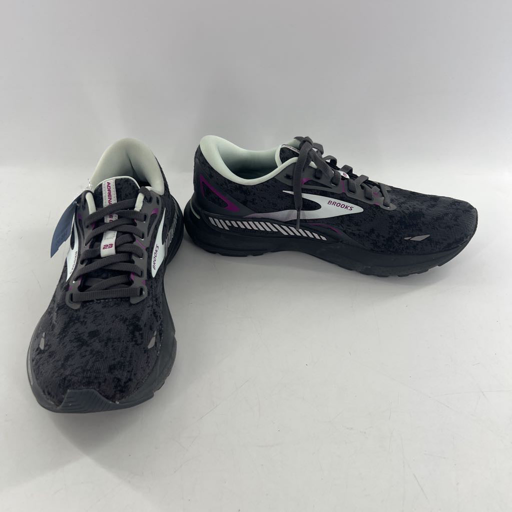 9 lace-up sneaker