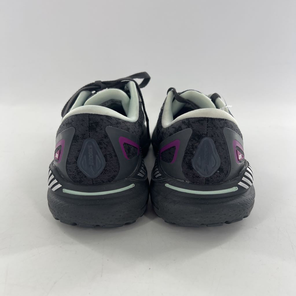 9 lace-up sneaker