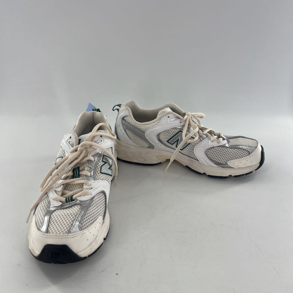 9.5 lace-up sneaker