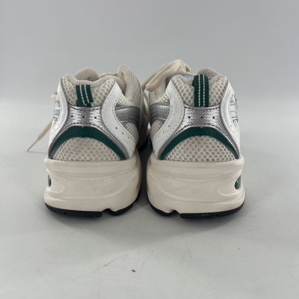 9.5 lace-up sneaker