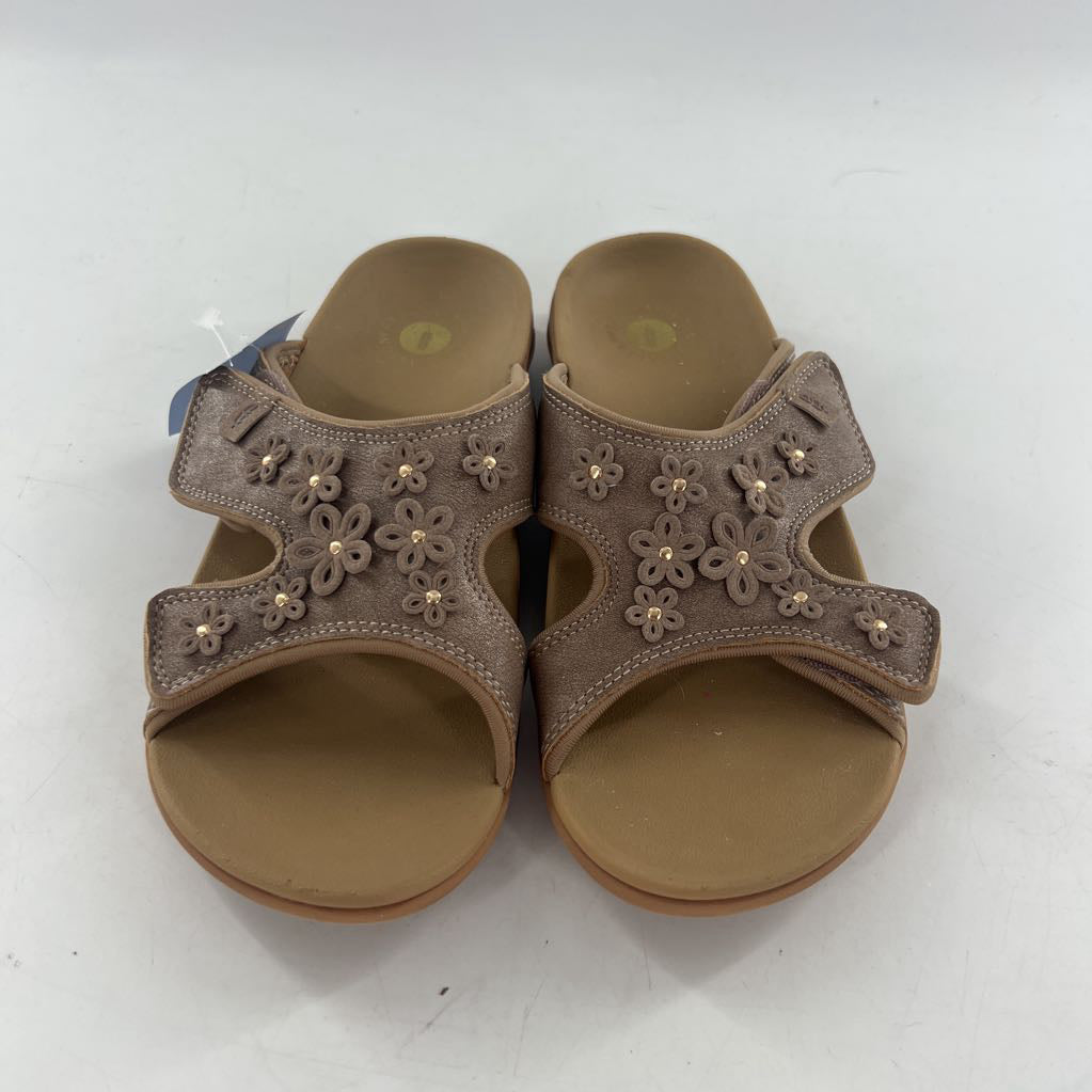 8 flo embelished sandal