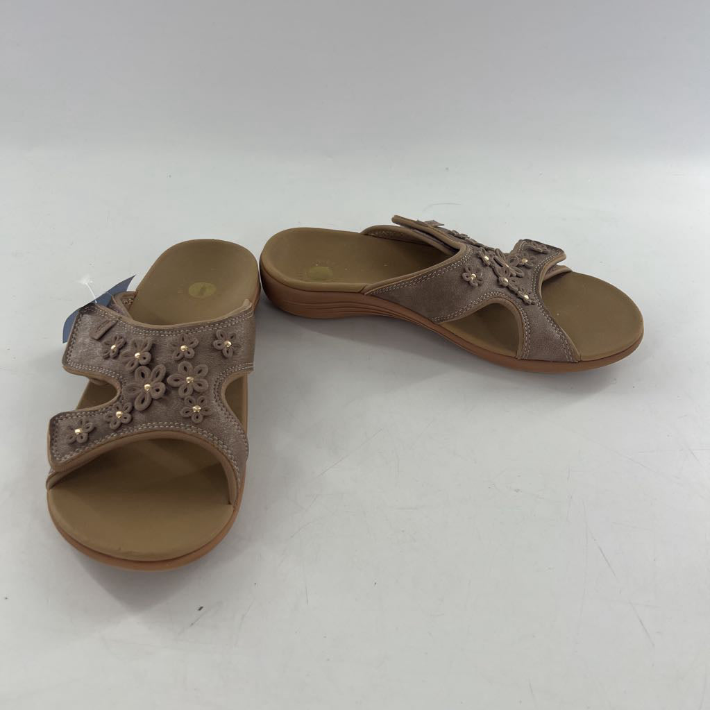 8 flo embelished sandal