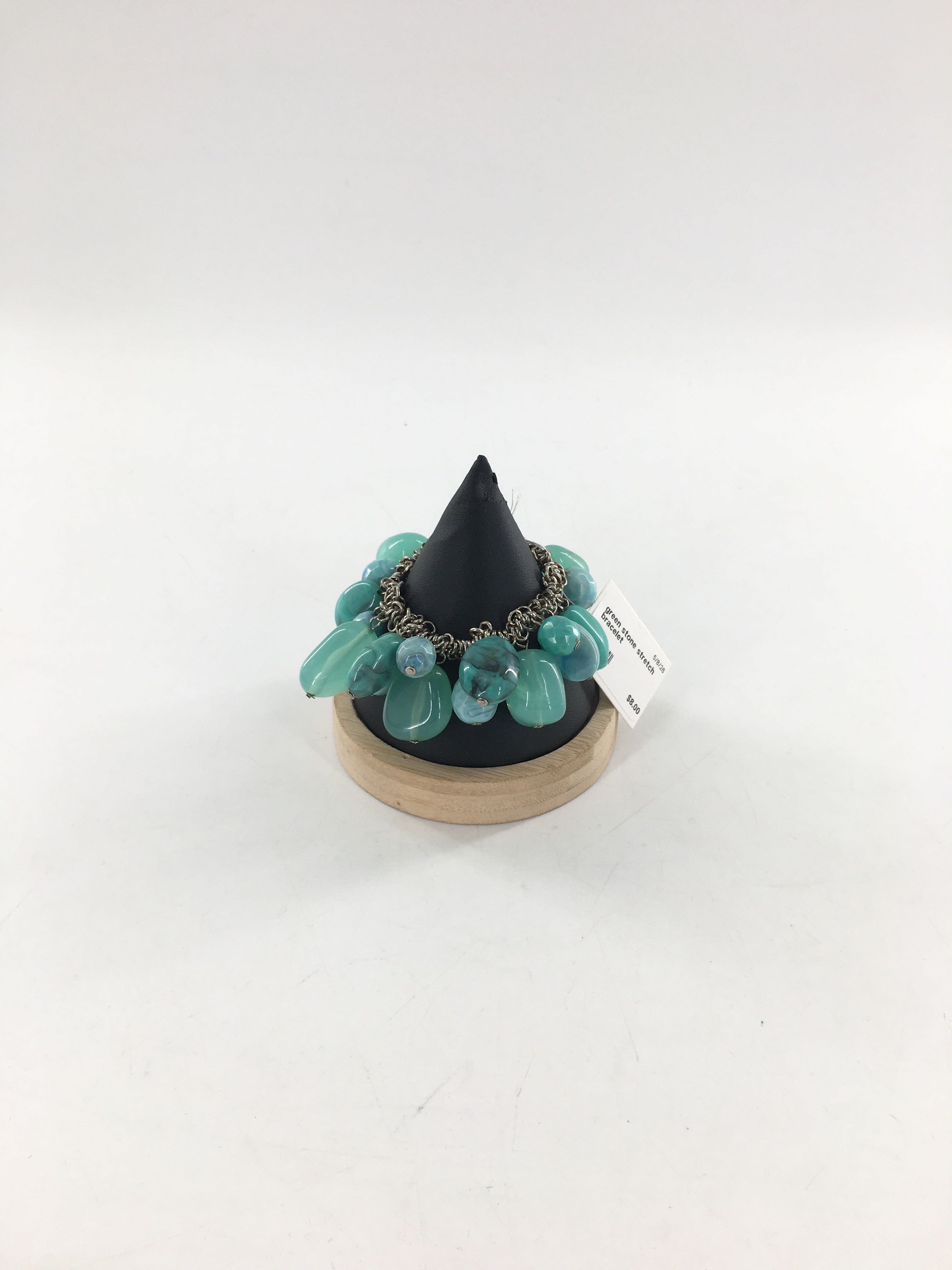 green stone stretch bracelet