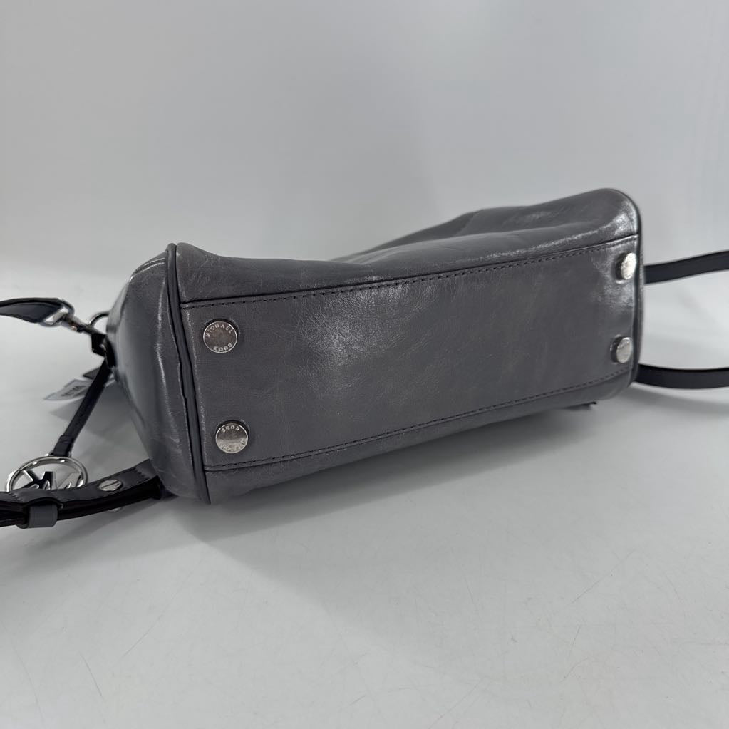 satchel w/ zip pockets