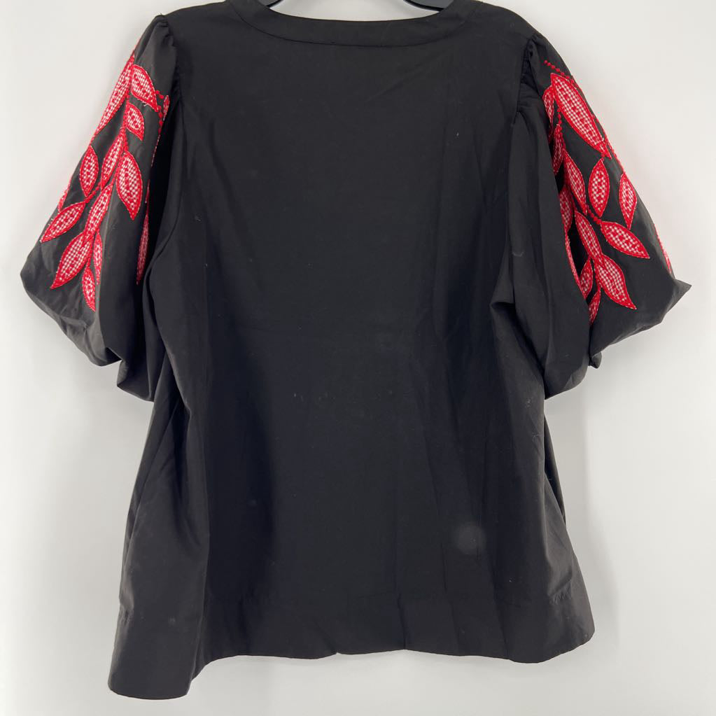 XL split neck embroidered slv top s/s
