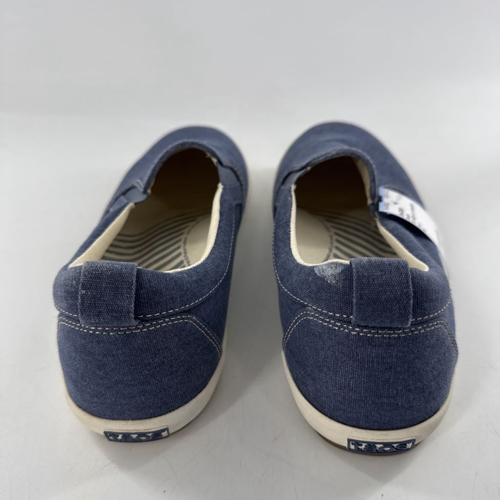 10 slip-on sneaker