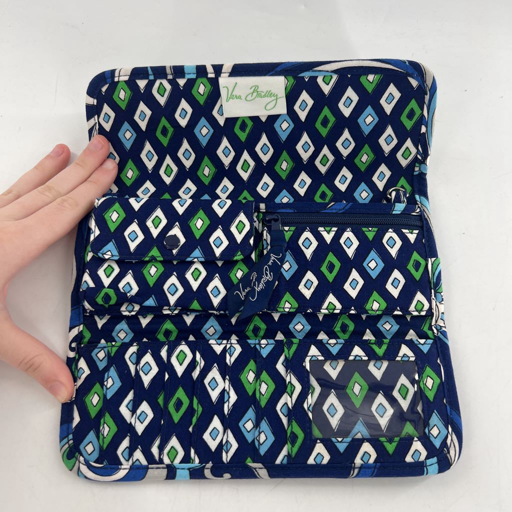 quilted bi-fold wallet