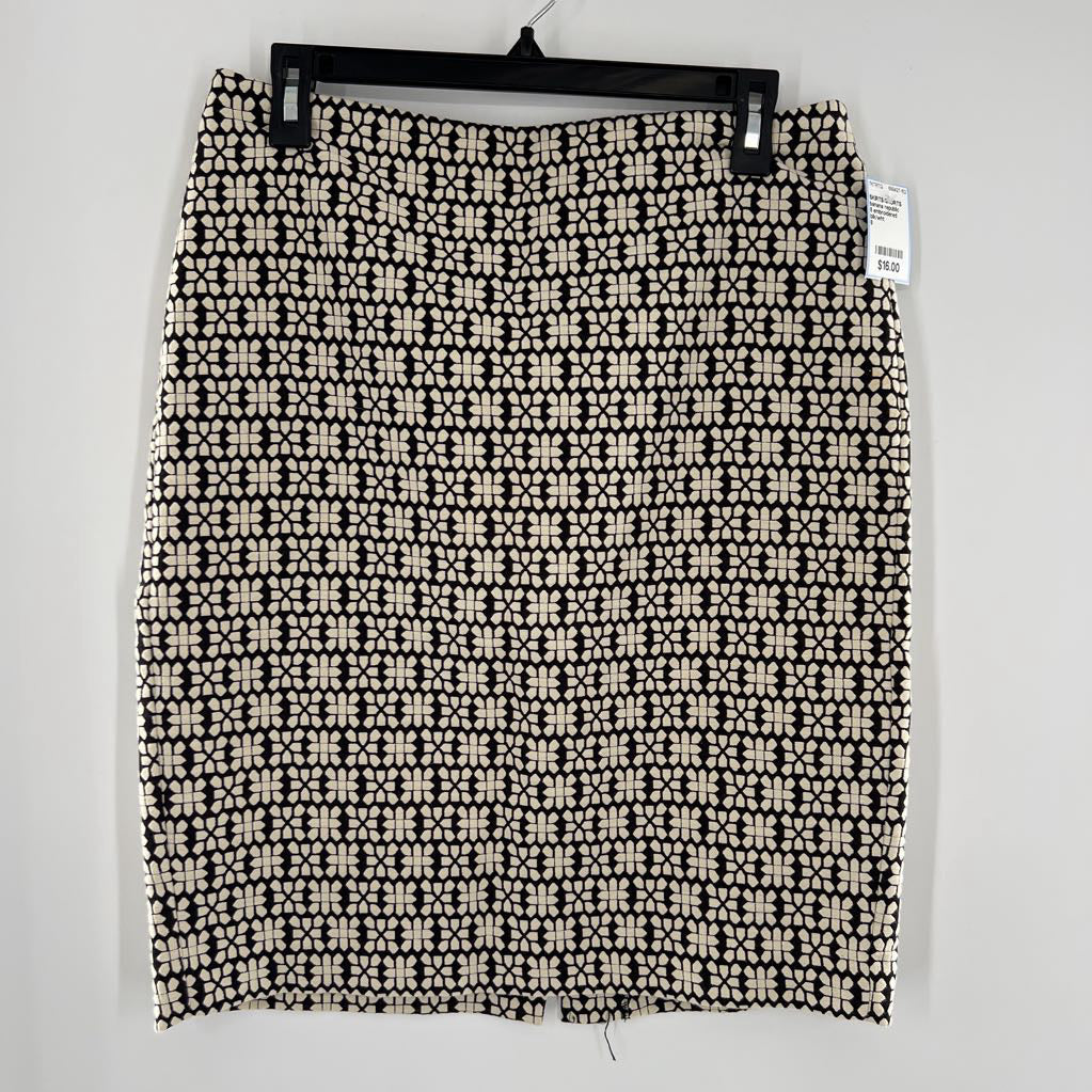 8 embroidered pattern knee length skirt