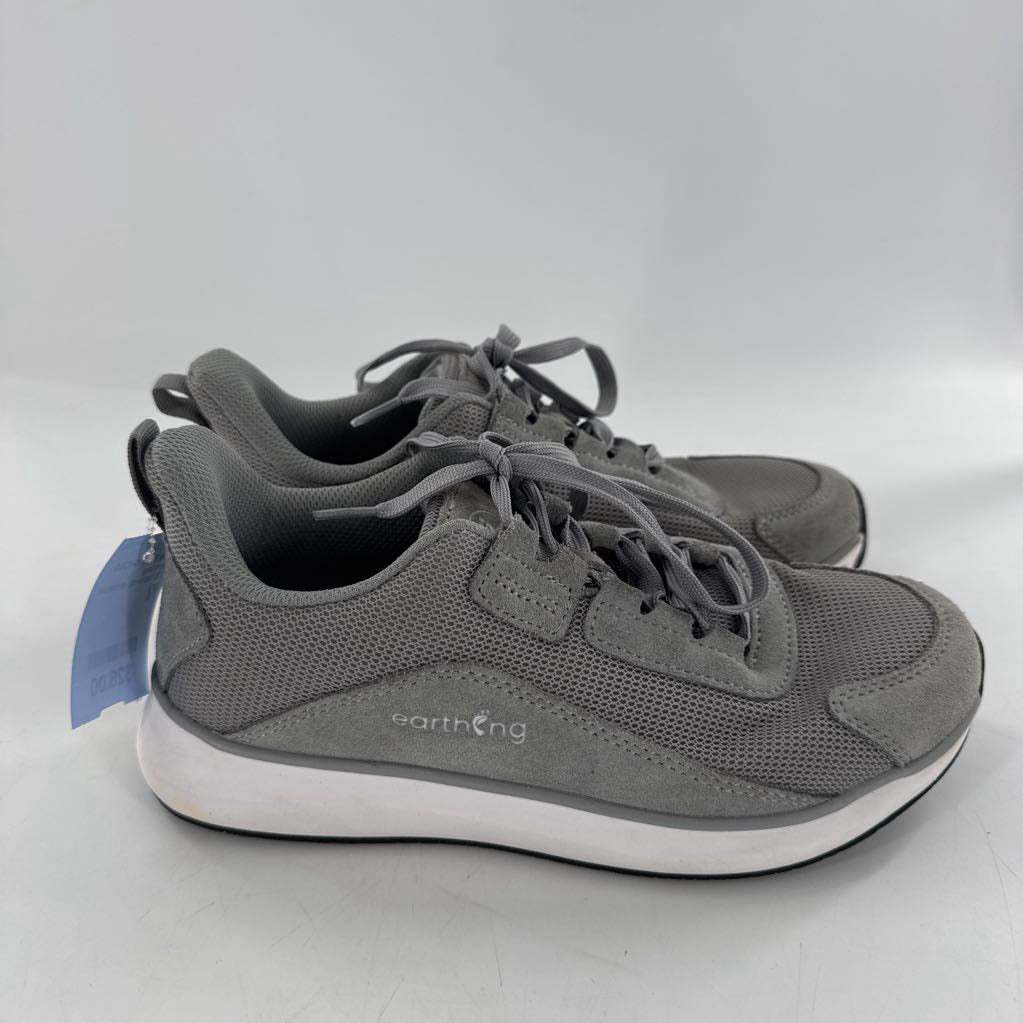 7.5 lace-up sneaker