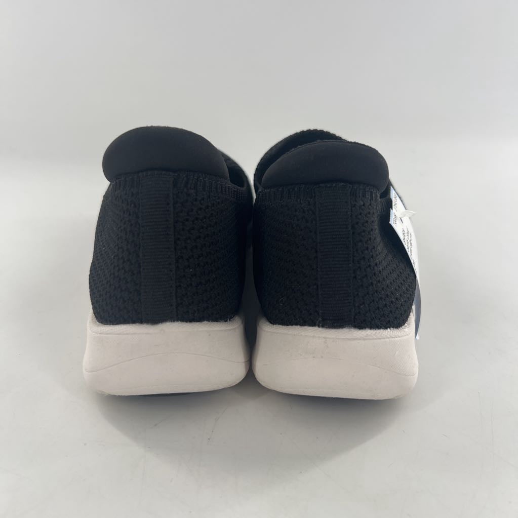 9 knit slip-ons
