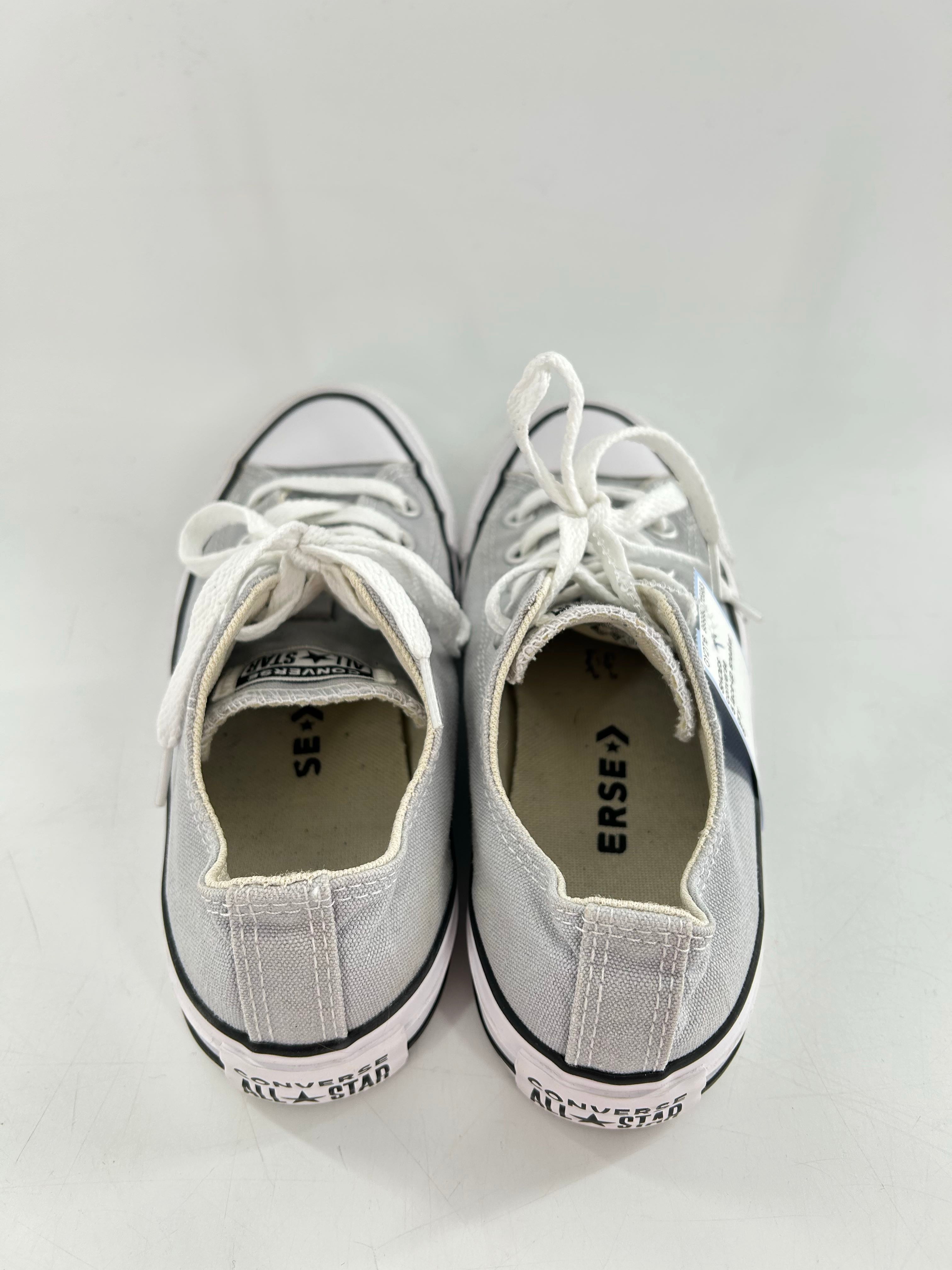 5 lace-up sneaker
