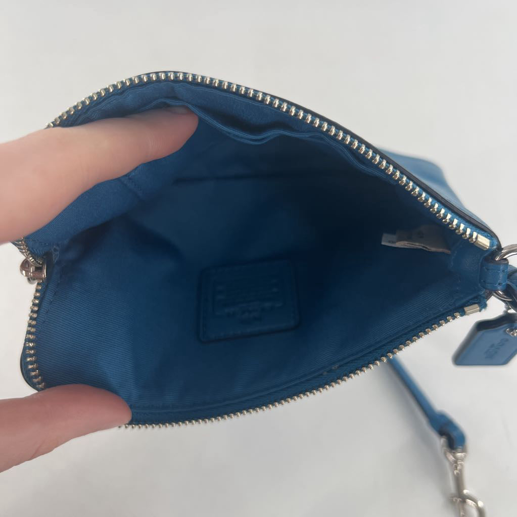 zip wristlet