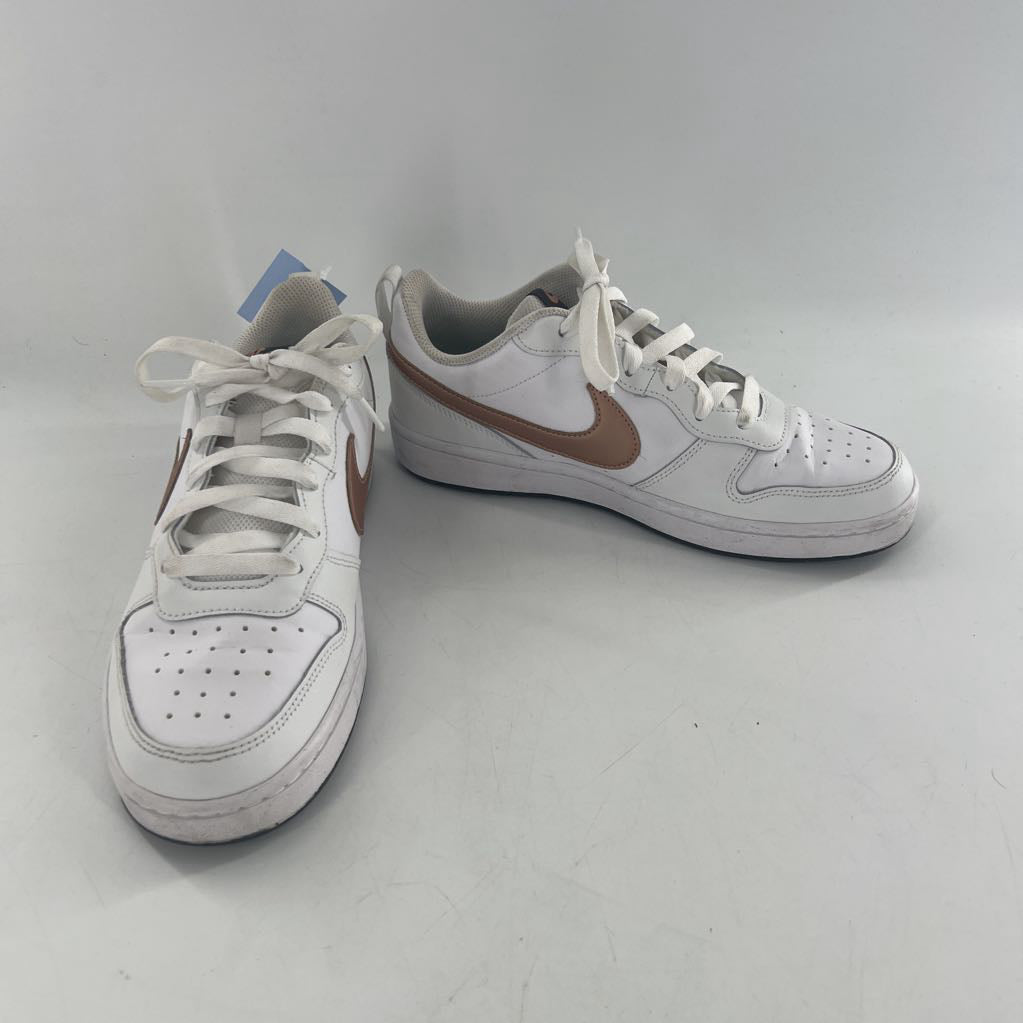 8.5 lace up sneakers
