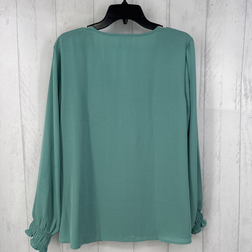 L puffy l/s button top
