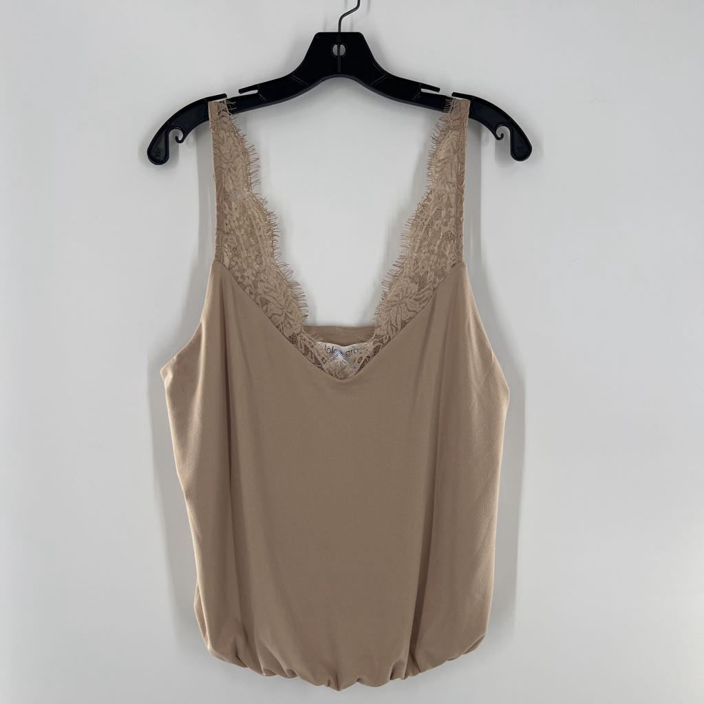 M lace trim v-neck tank