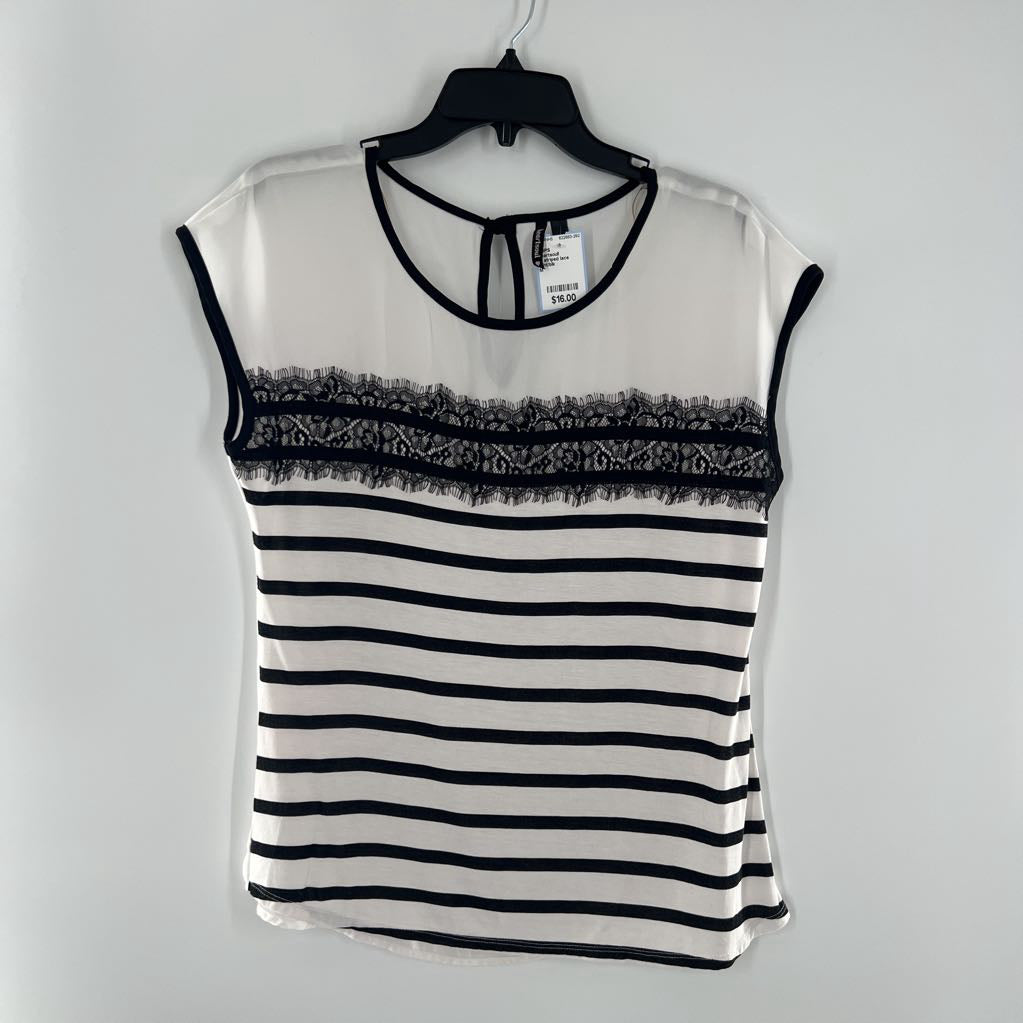 M striped lace accent slvls top