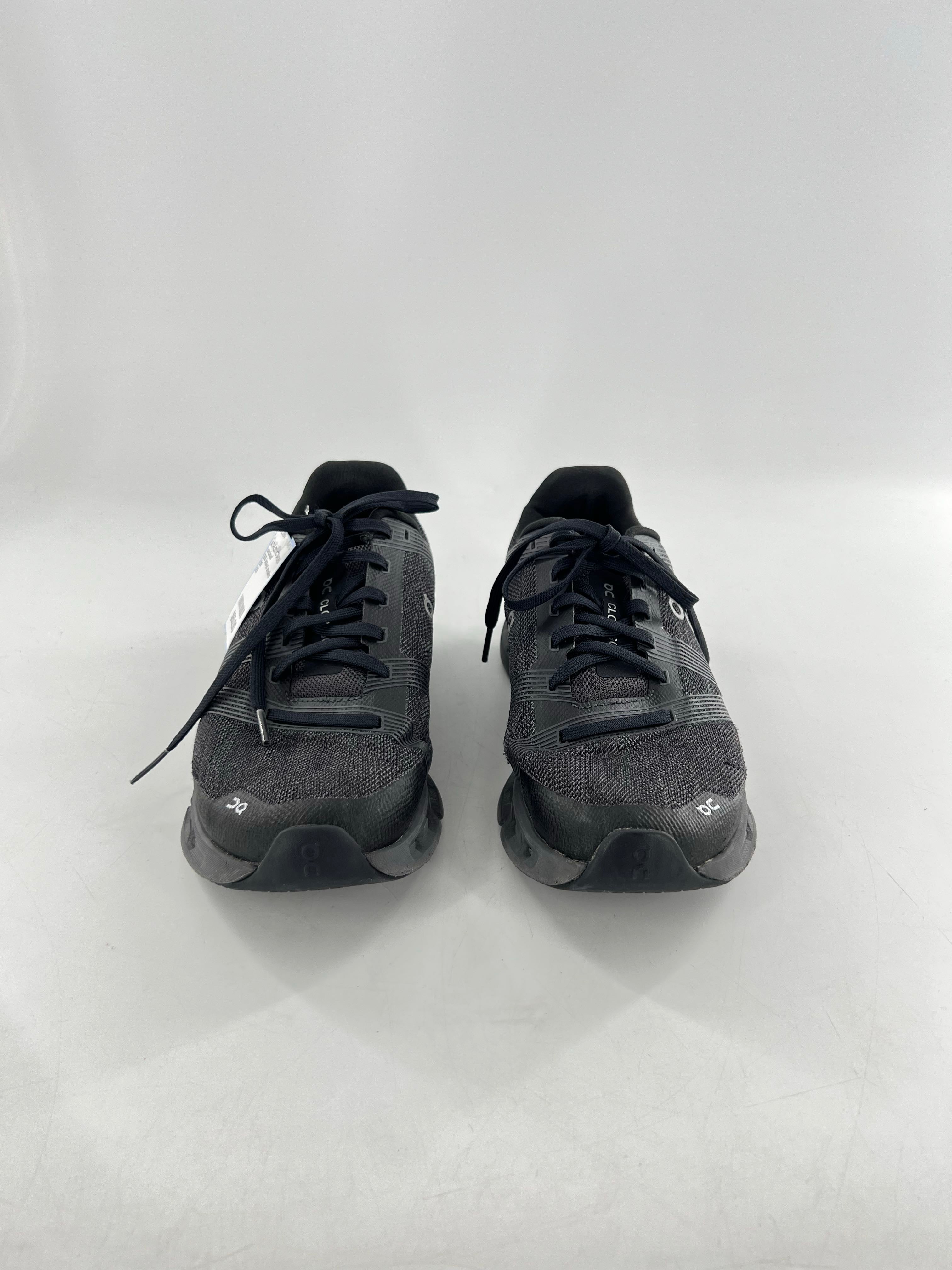 8.5 lace-up sneaker