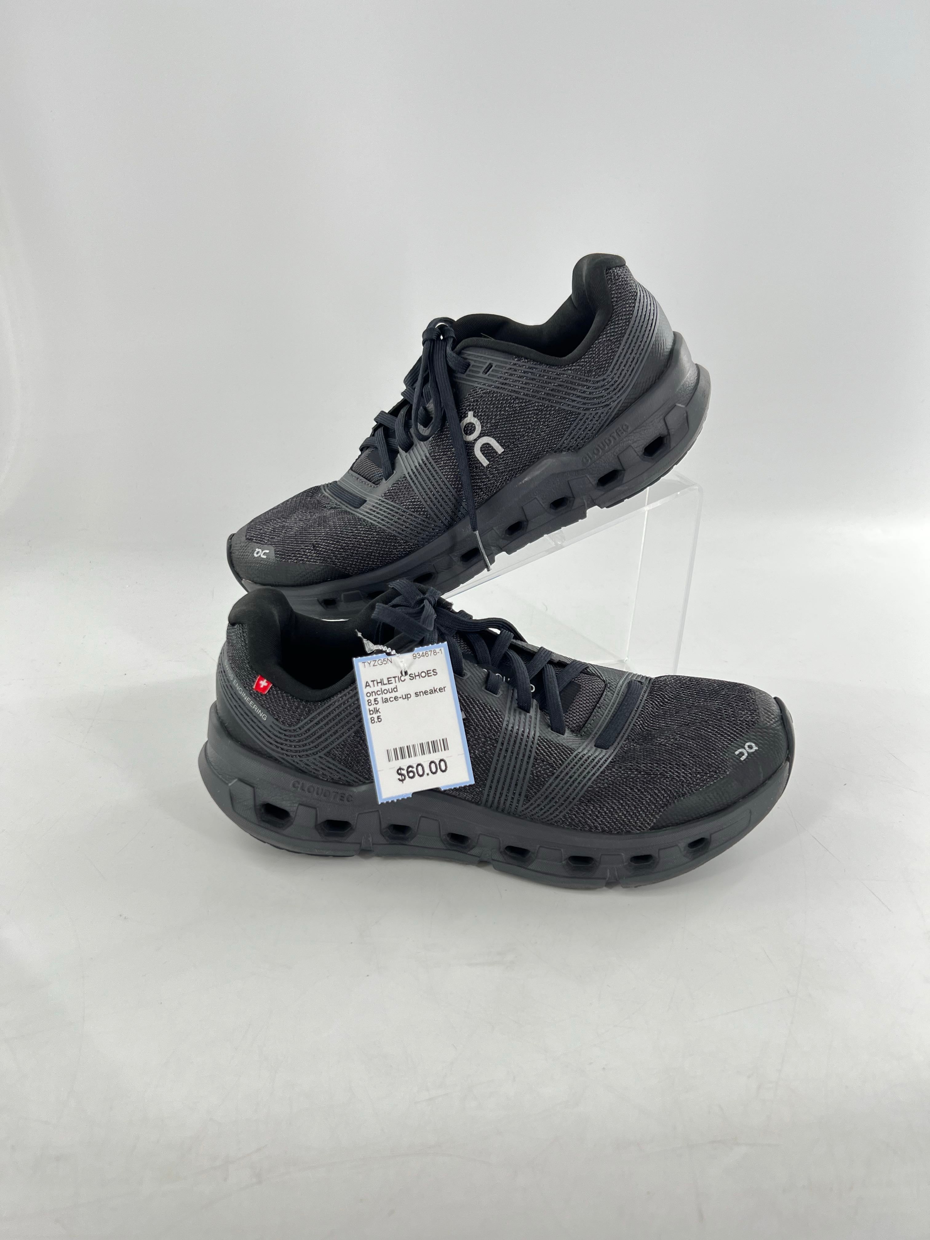 8.5 lace-up sneaker