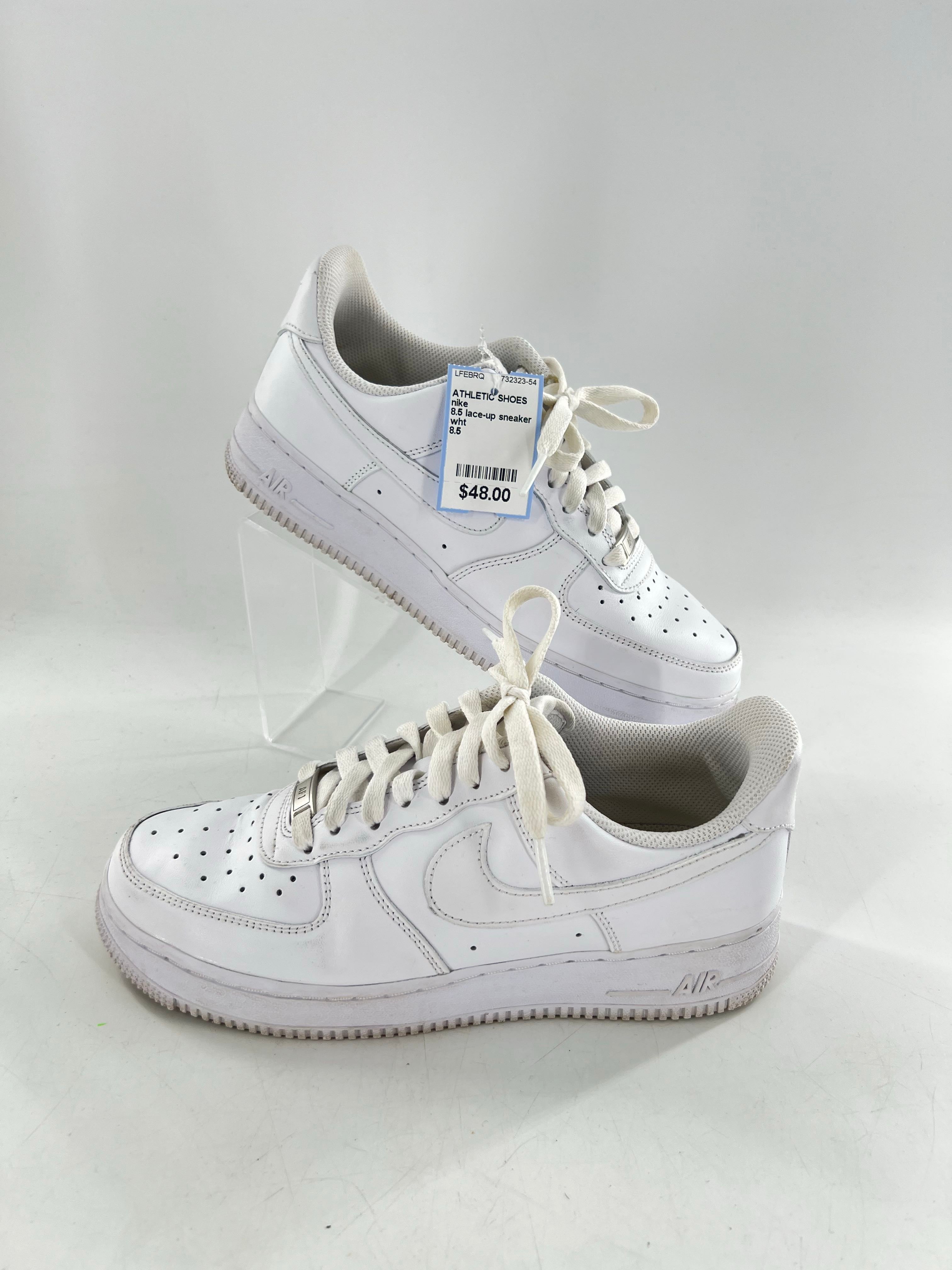 8.5 lace-up sneaker
