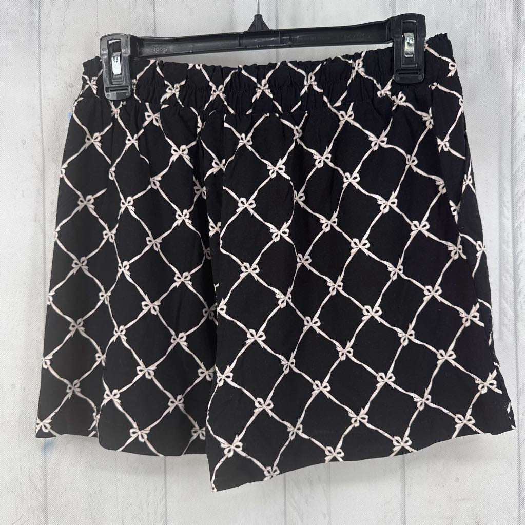 M bow print shorts