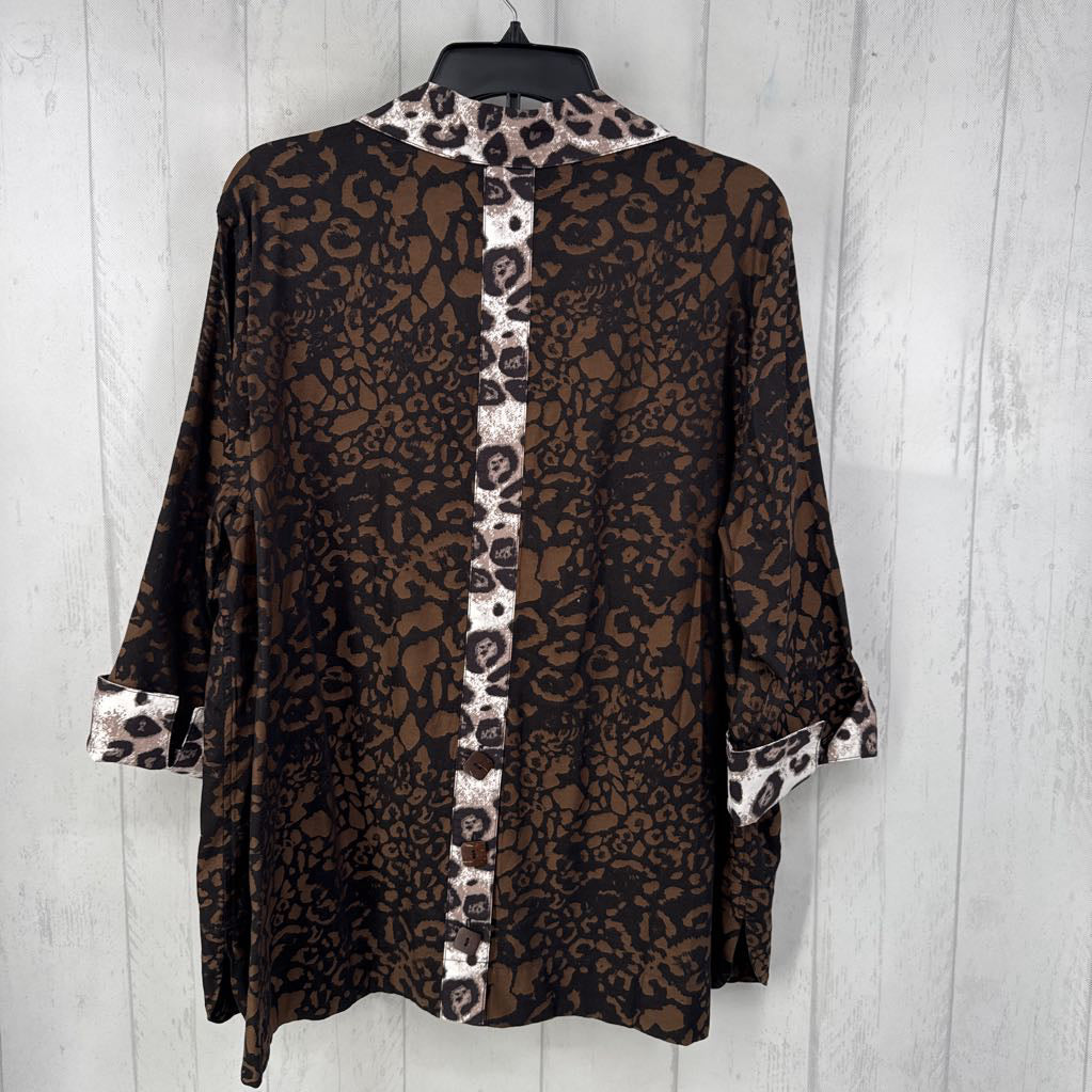 XL animal print quarter button down cuffed slv top